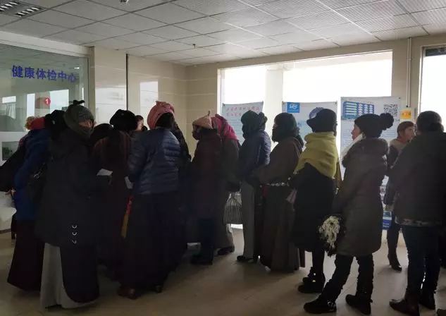 四川省生殖健康研究中心附属生殖专科医院在阿坝红原县冰天雪地送温暖