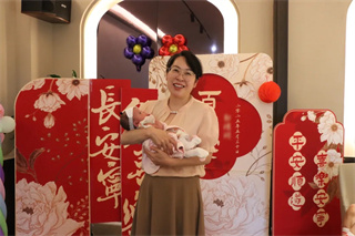 金凤平医生和宝宝