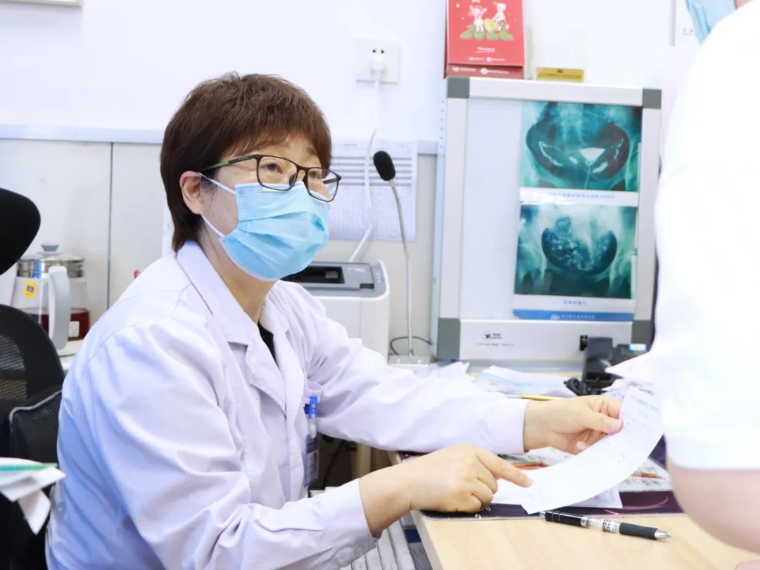 成都江素梅医生看诊中